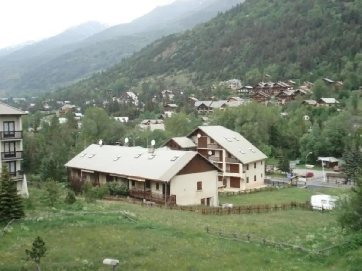 Apartment Studio Montagne Pres Des Pistes Et Commerces - 4 Couchages - Parking Prive - Fr-1-330F-90 Serre Chevalier France