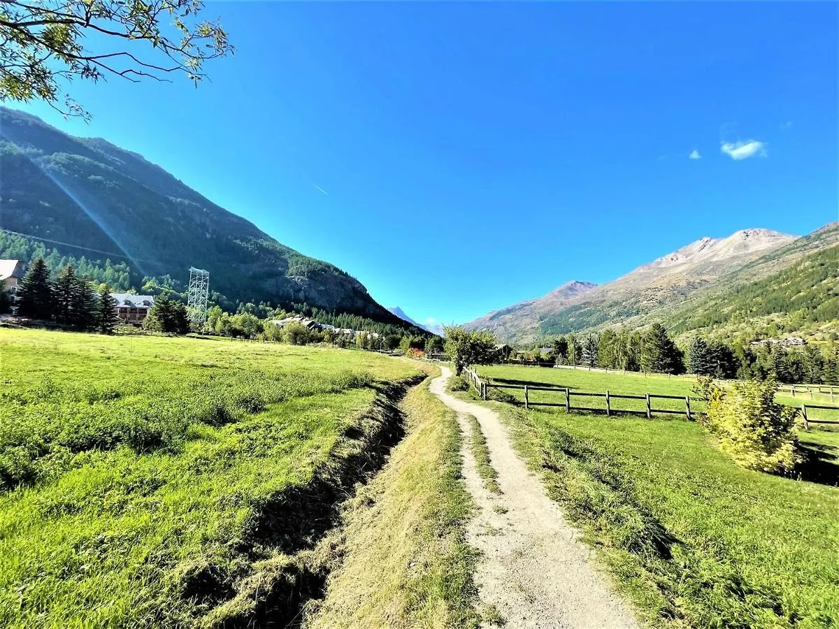 Studio Montagne Pres Des Pistes Et Commerces - 4 Couchages - Parking Prive - Fr-1-330F-90 Serre Chevalier 0*,